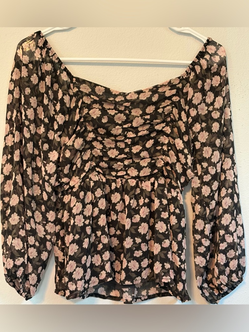 America Eagle NWOT Floral Ruched  Peasant Blouse with Pink Flowers Size XS